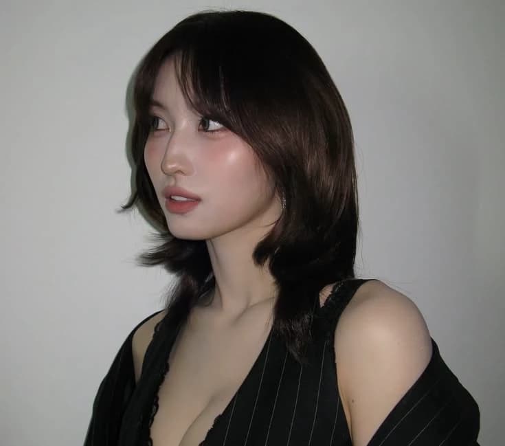 Hirai Momo thumbnail