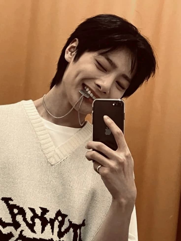 Jeongin  thumbnail