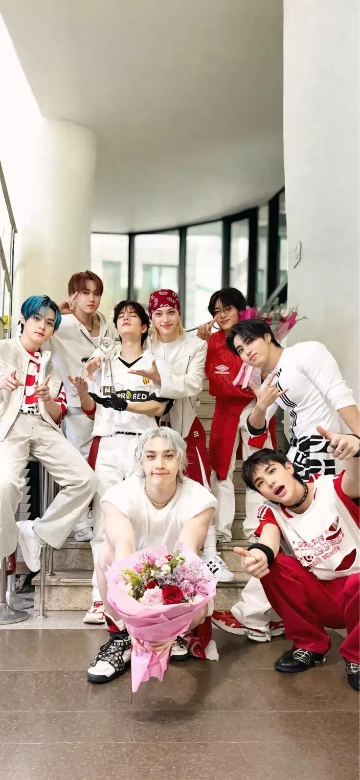 Stray kids  thumbnail
