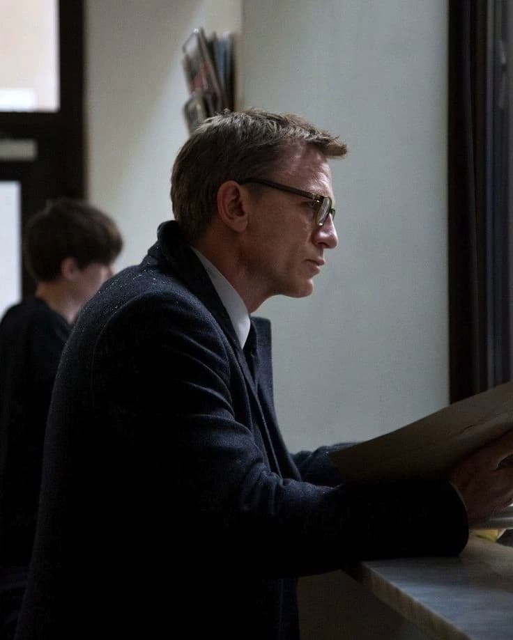 Daniel Craig thumbnail