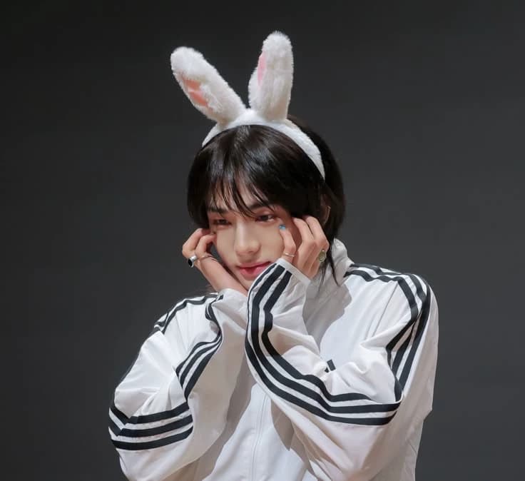 Hwang Hyunjin thumbnail