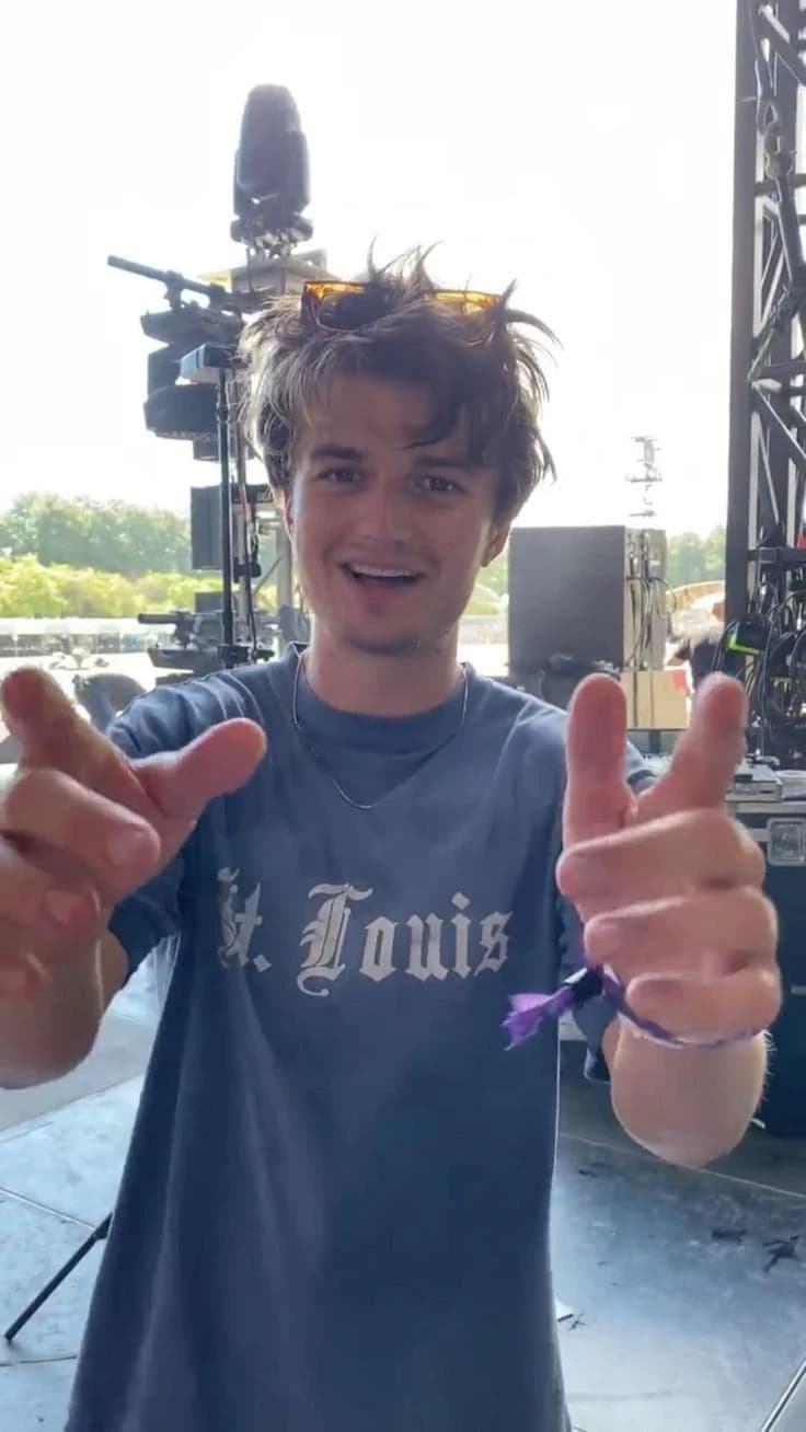 Joe Keery  thumbnail