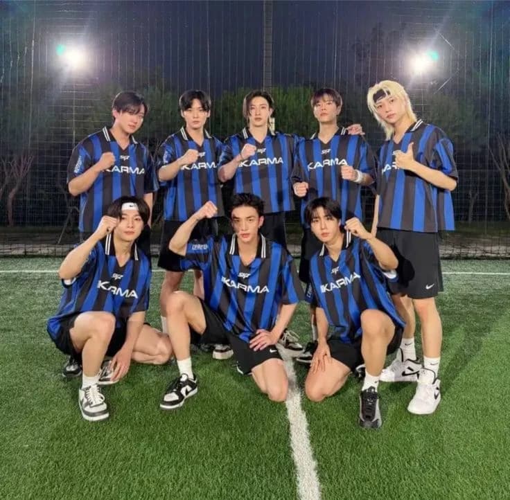 Grupo stray kinds: hyunjin,Félix,han,Bang chan, changbin,i.n,Lee know, seungmin  thumbnail