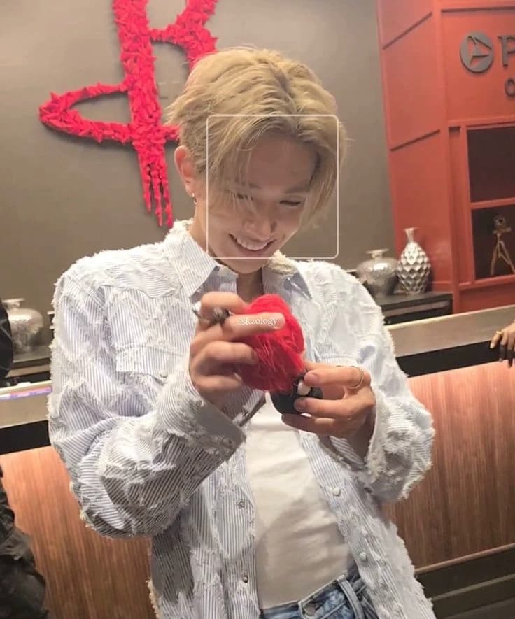 Lee evan (heeseung) thumbnail