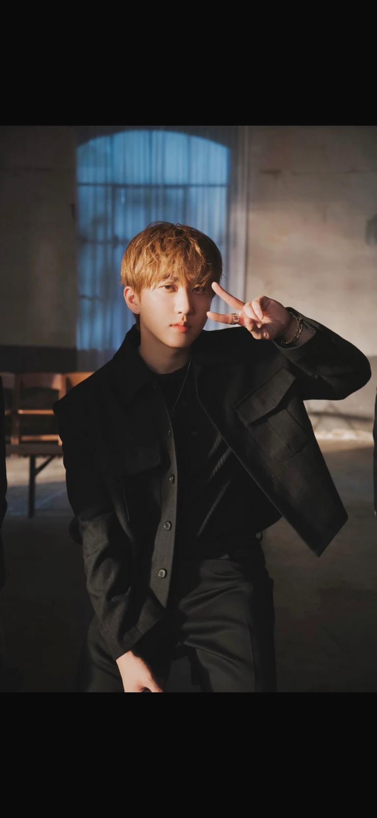 STRAYKIDS thumbnail