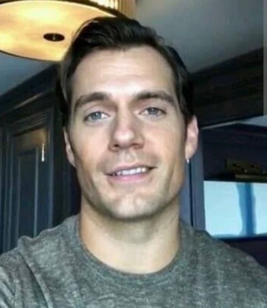 Henry Cavill - Recomeço com o papai thumbnail