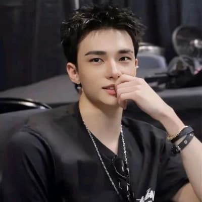 Hwang Hyunjin thumbnail