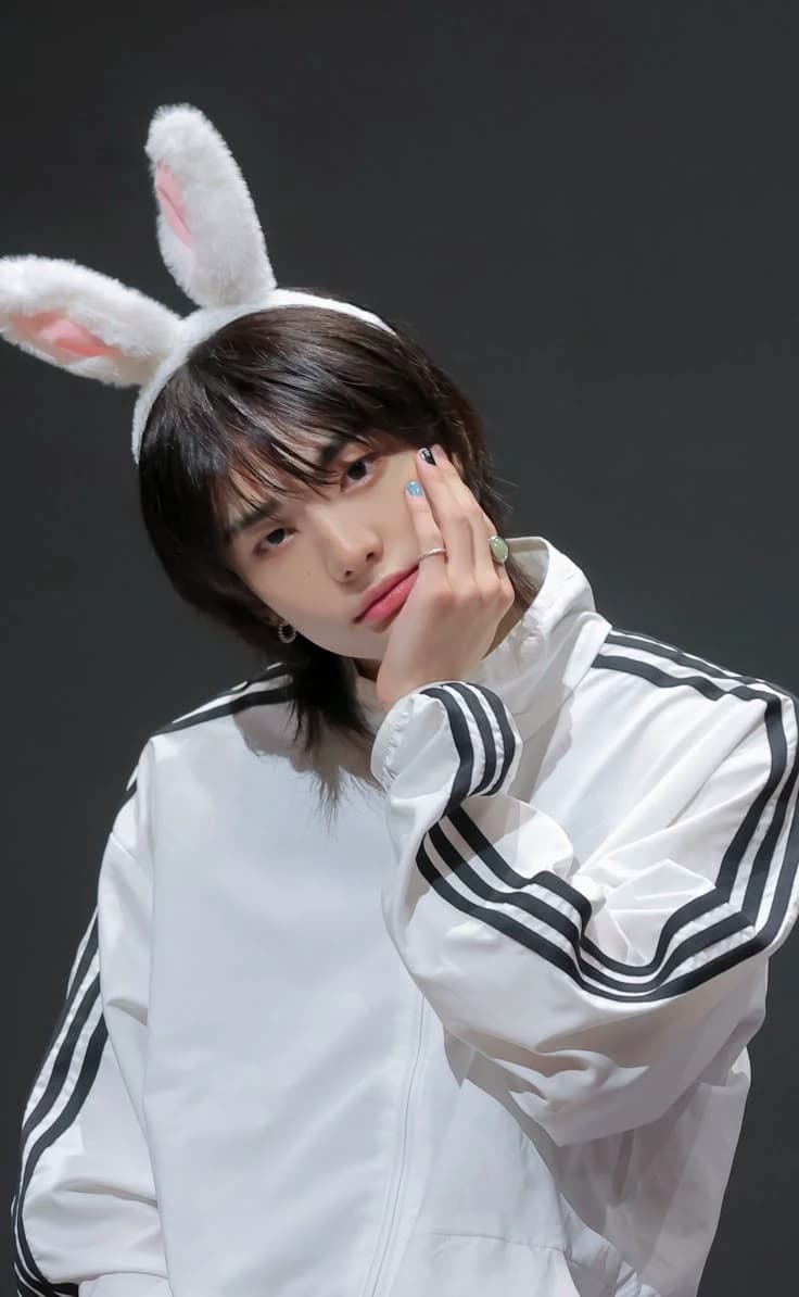 Hwang Hyunjin  thumbnail