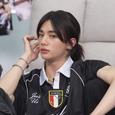 Hwang Hyunjin thumbnail