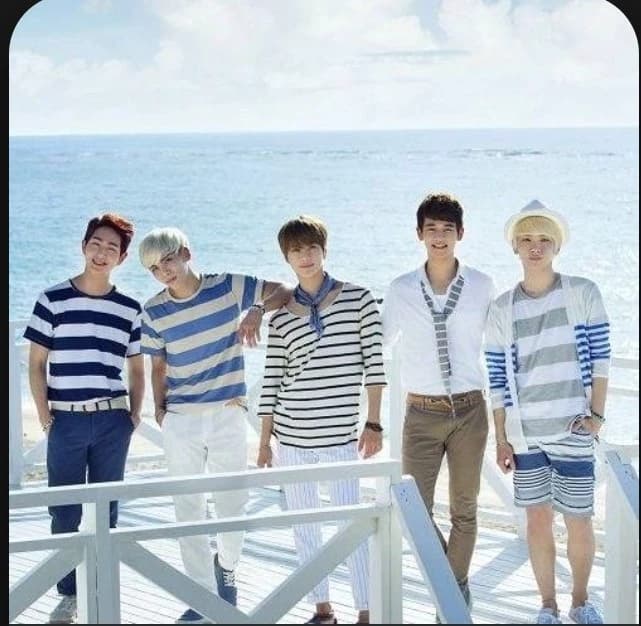 {SHINee} thumbnail