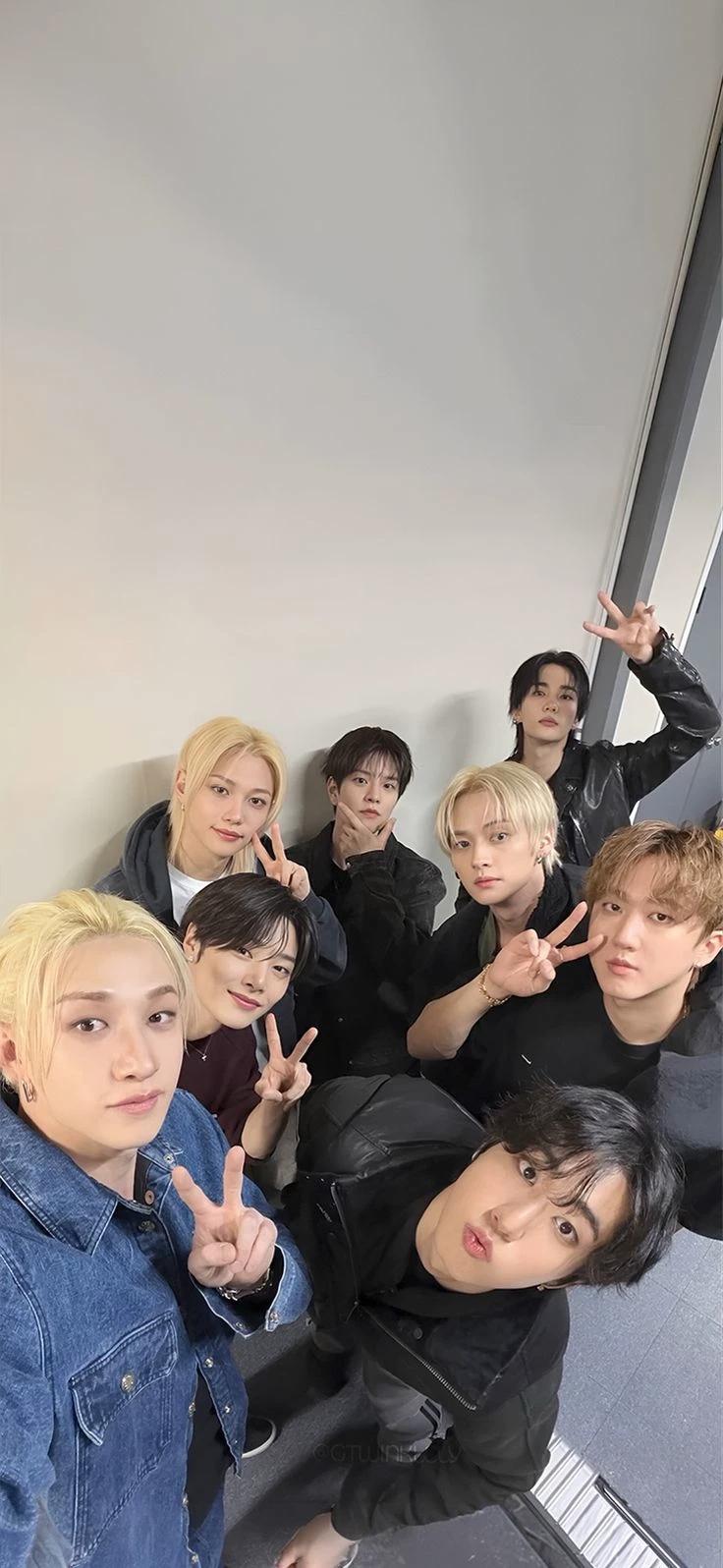 Stray kids - Gatinho thumbnail