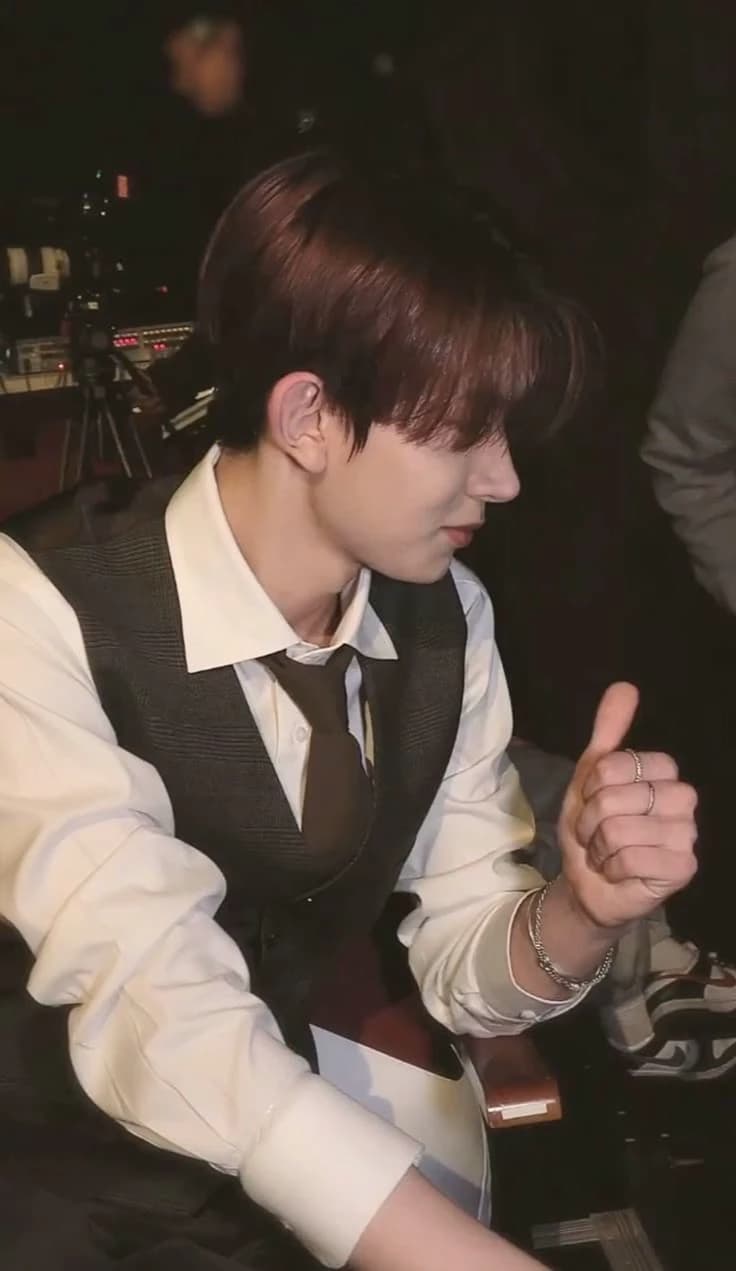 Lee Hee-Seung (이희승)  thumbnail