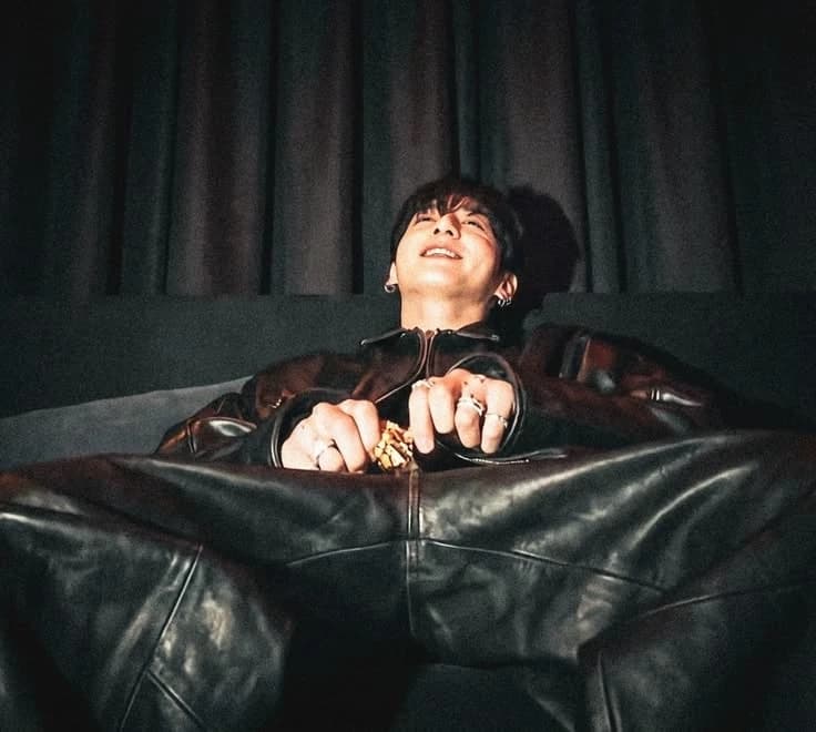 Jungkook {famous idol} thumbnail