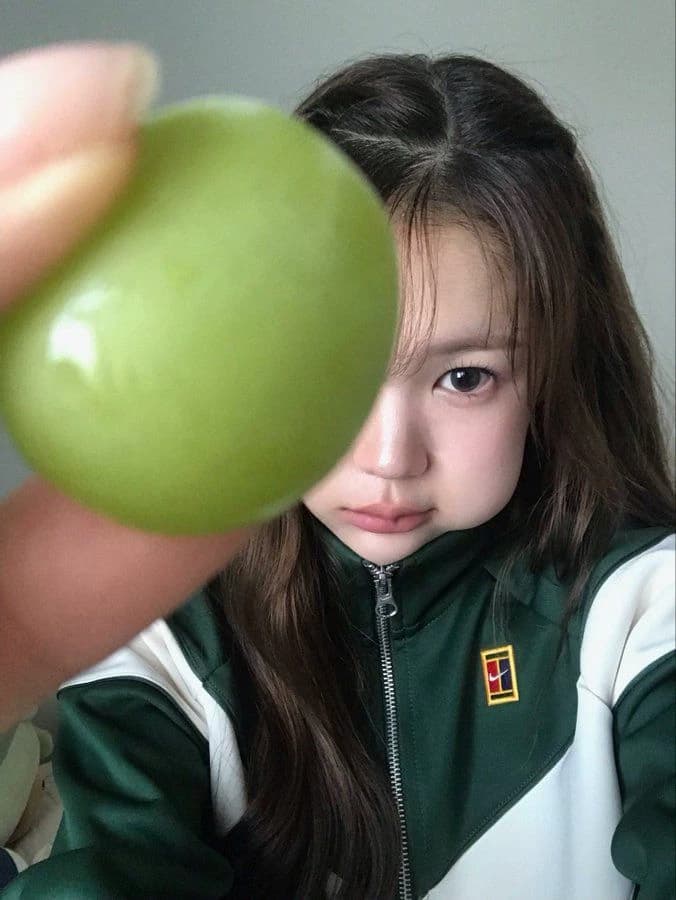 Ye-on (Kim Na-yeon) thumbnail