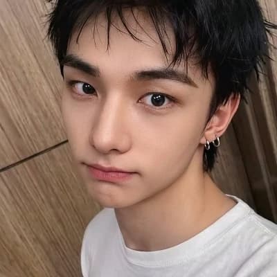 Hwang Hyunjin thumbnail