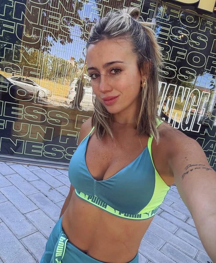 Morena Beltran 🤤 thumbnail