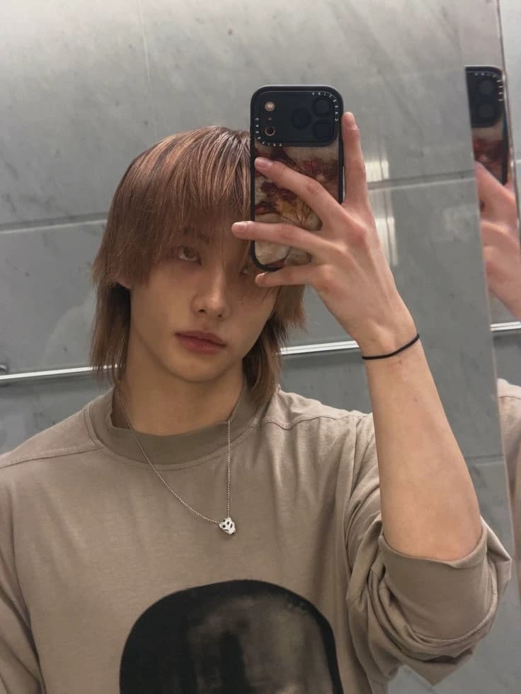 Hwang Hyunjin  thumbnail