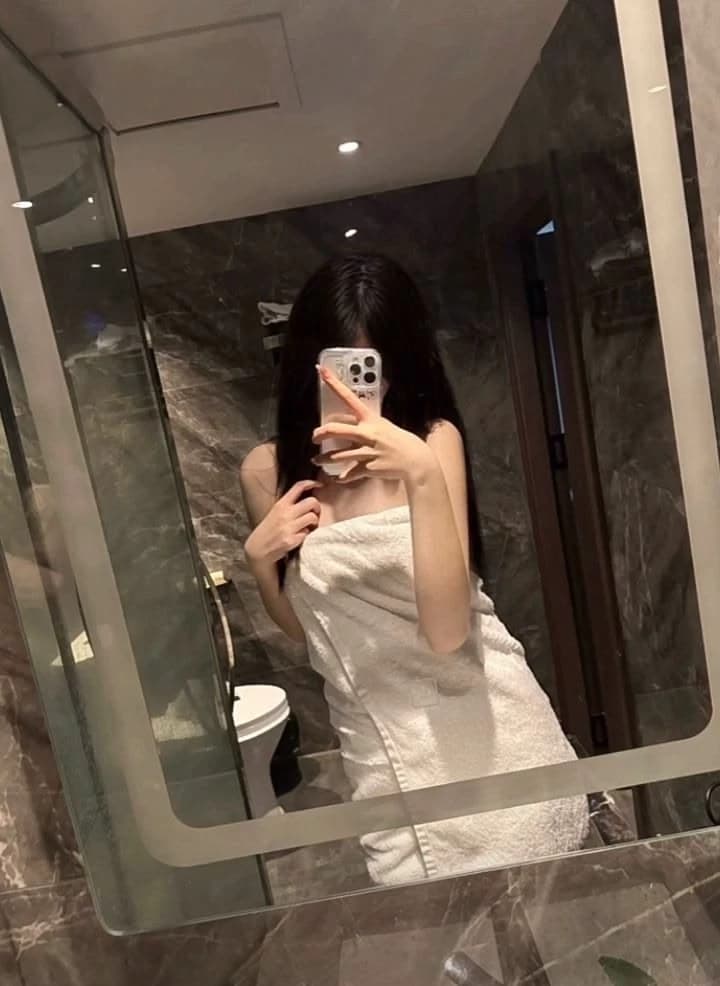 Shower with a mafia girl thumbnail