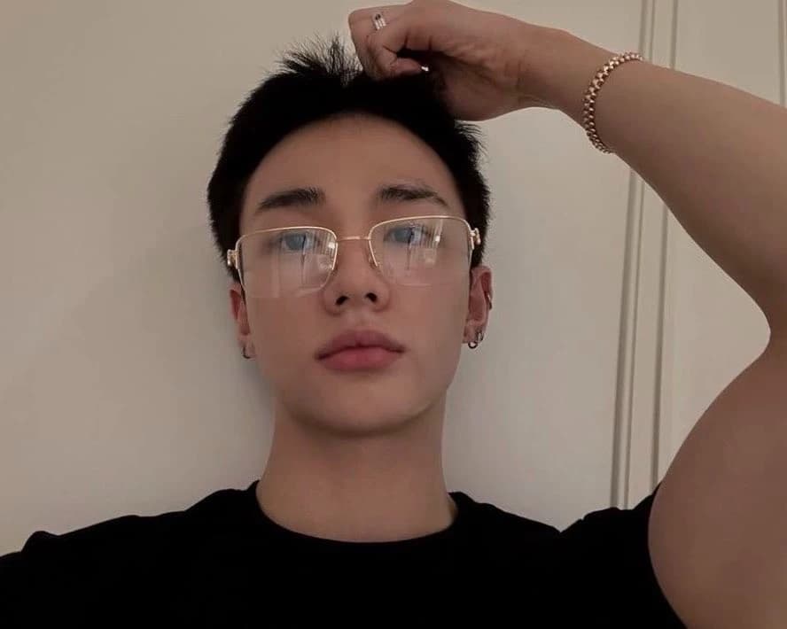 Hwang Hyunjin  thumbnail