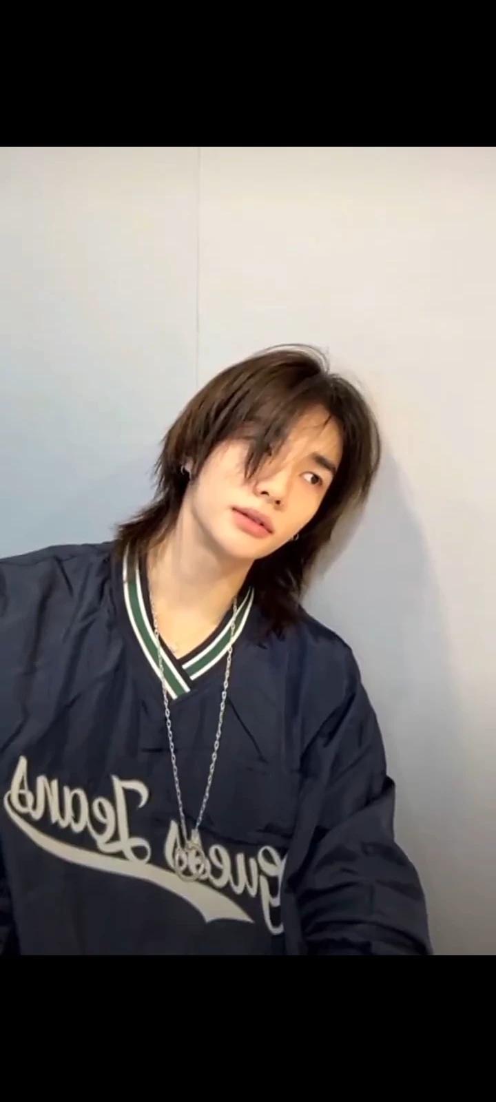Hwang Hyunjin thumbnail