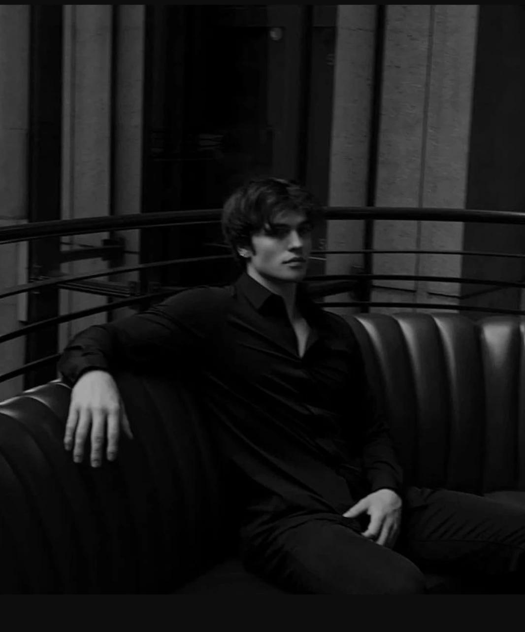King Adrian 《royalty | Bratty CEO 》 thumbnail