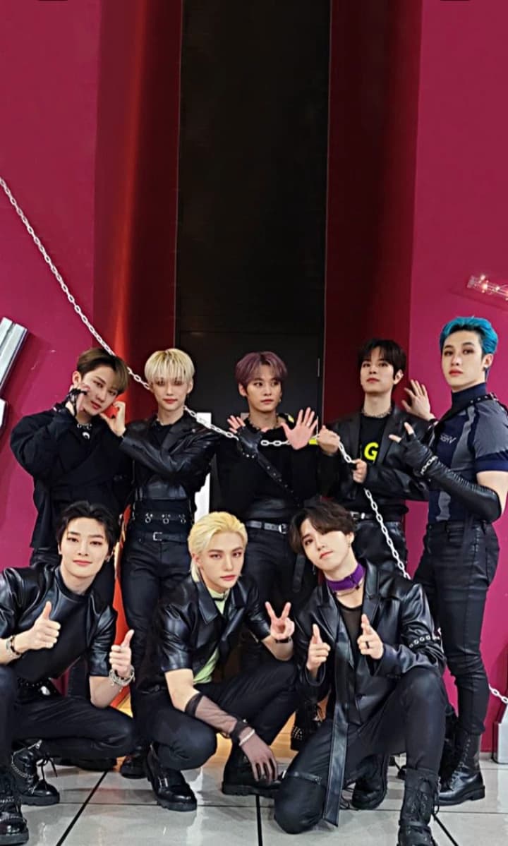 Stray kids thumbnail