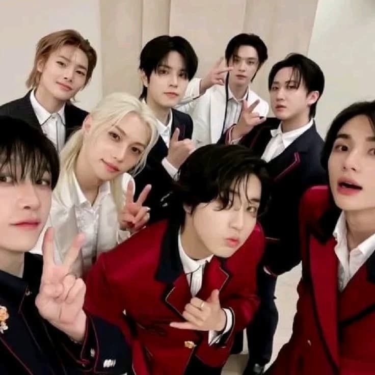Straykids Hibrid thumbnail