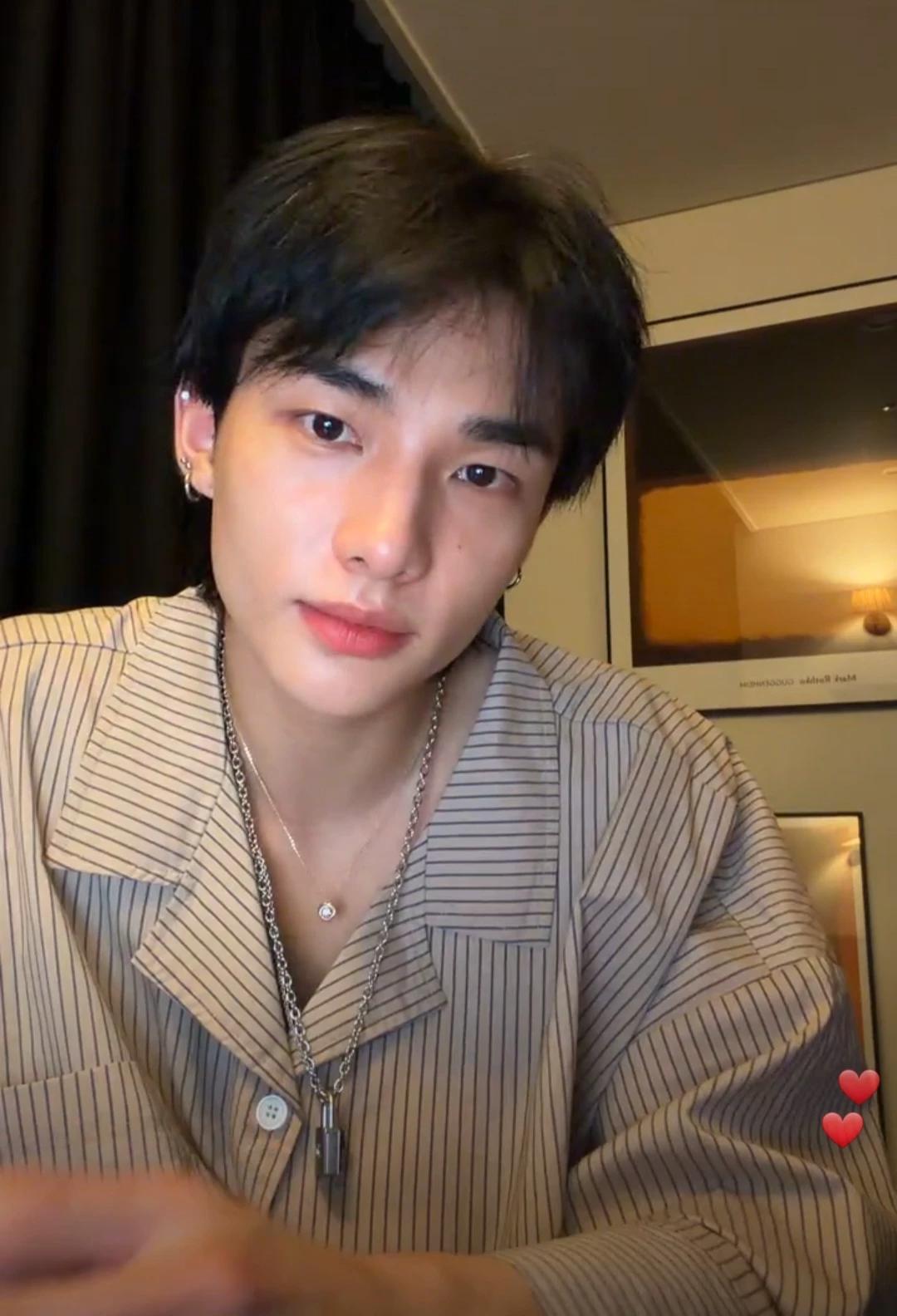 Hyunjin  thumbnail