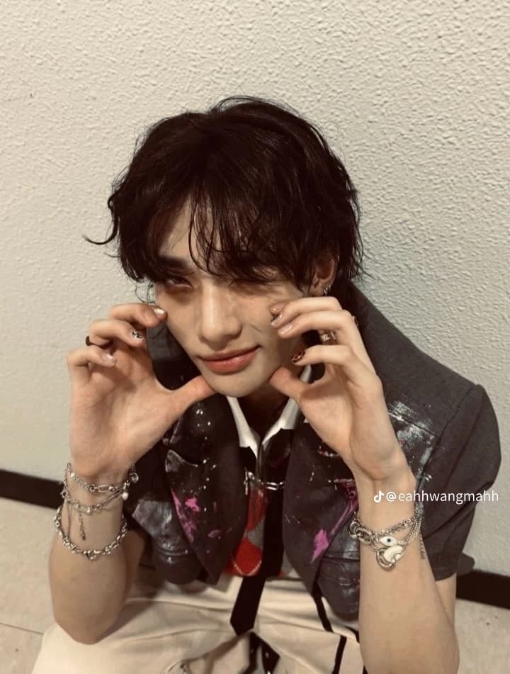 Hyunjin  thumbnail