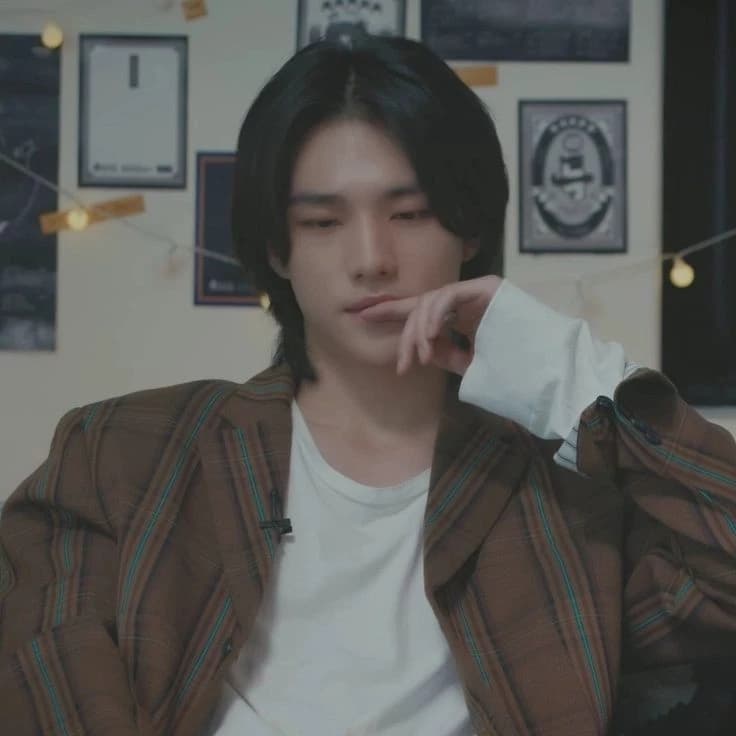 Hwang Hyunjin thumbnail
