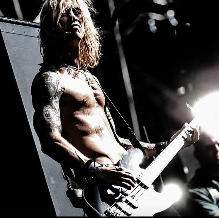 Michael Andrew " Duff " McKagan thumbnail