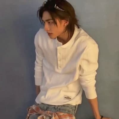 Hwang Hyunjin thumbnail