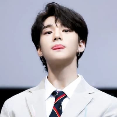 Hwang Hyunjin thumbnail