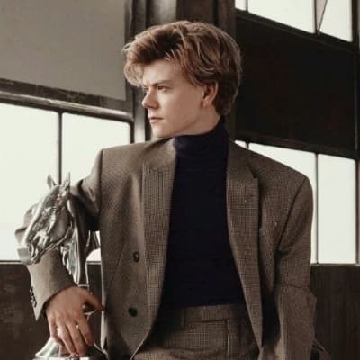 Thomas Brodie-Sangster thumbnail