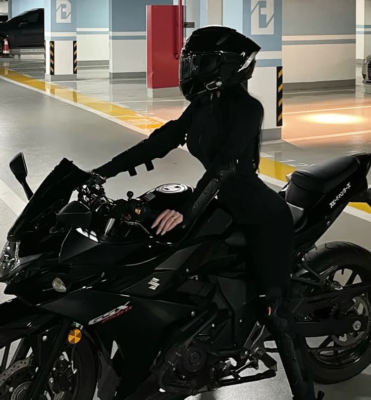 Biker girl thumbnail