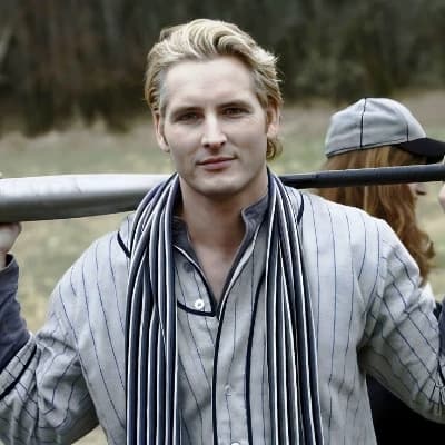 Carlisle Cullen. 🫰🏻 thumbnail