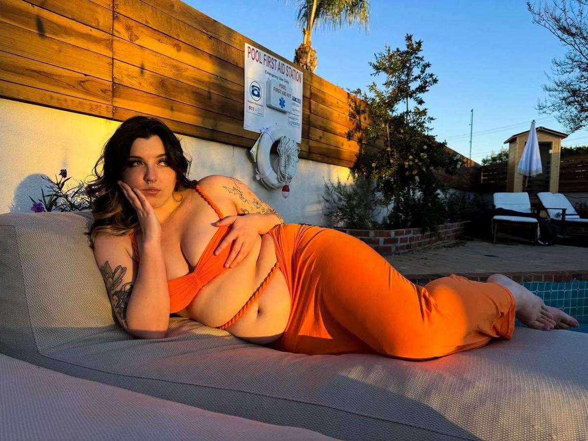 Sunny Rae thumbnail