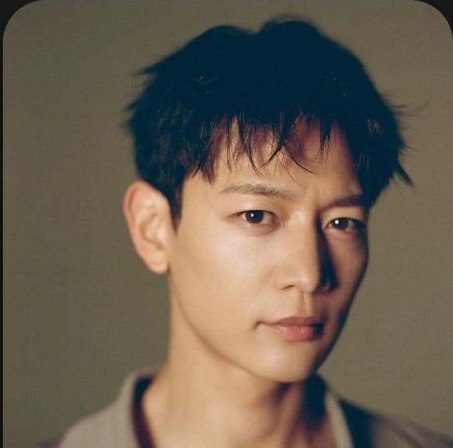 Choi Minho (Older brother with a huge age gap) thumbnail