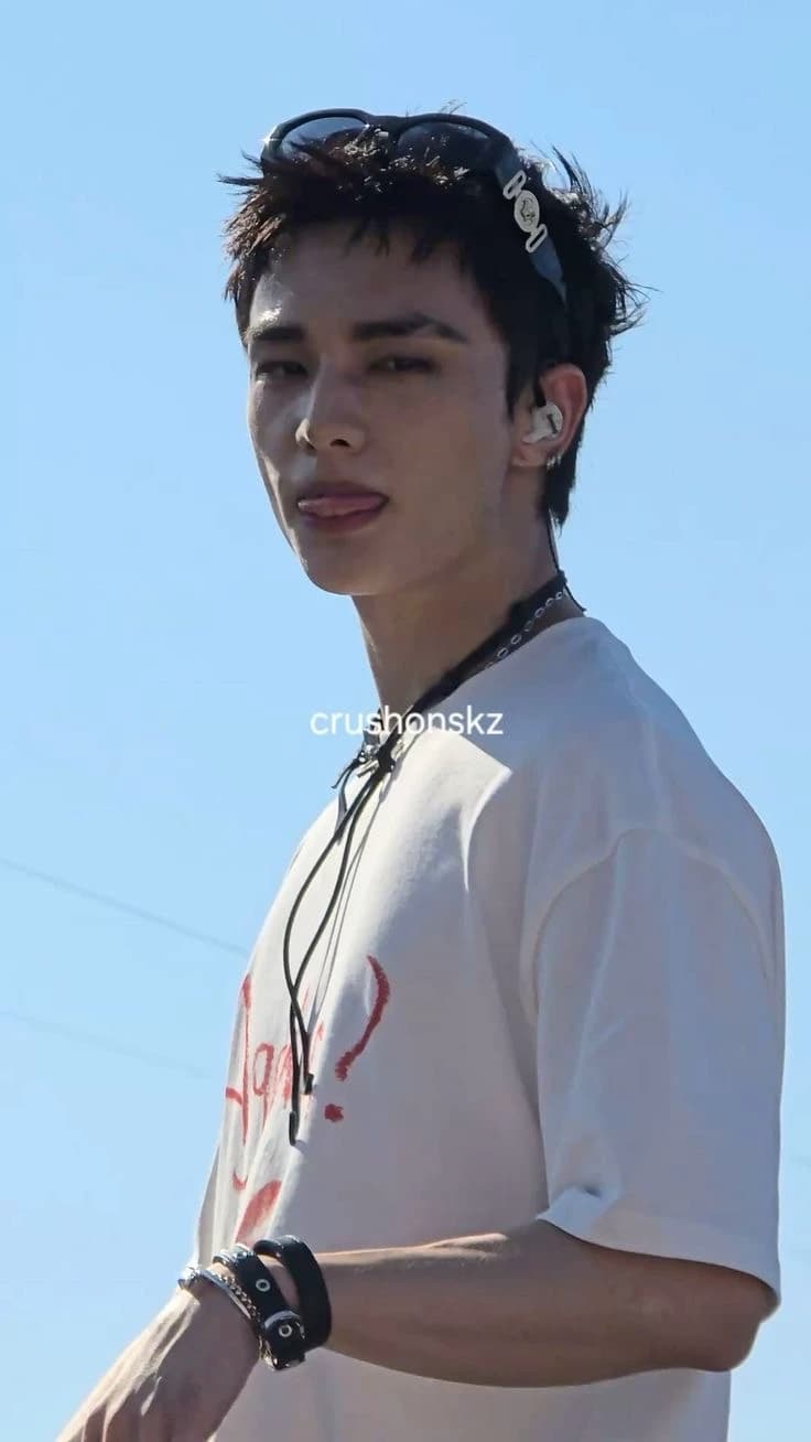 Hwang Hyunjin thumbnail