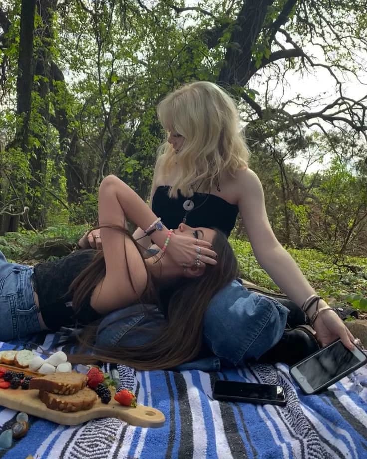 Kiara (wlw)  thumbnail