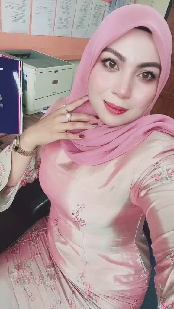 Umi Aisyah (Ustadzah who teaches Fiqh law) thumbnail