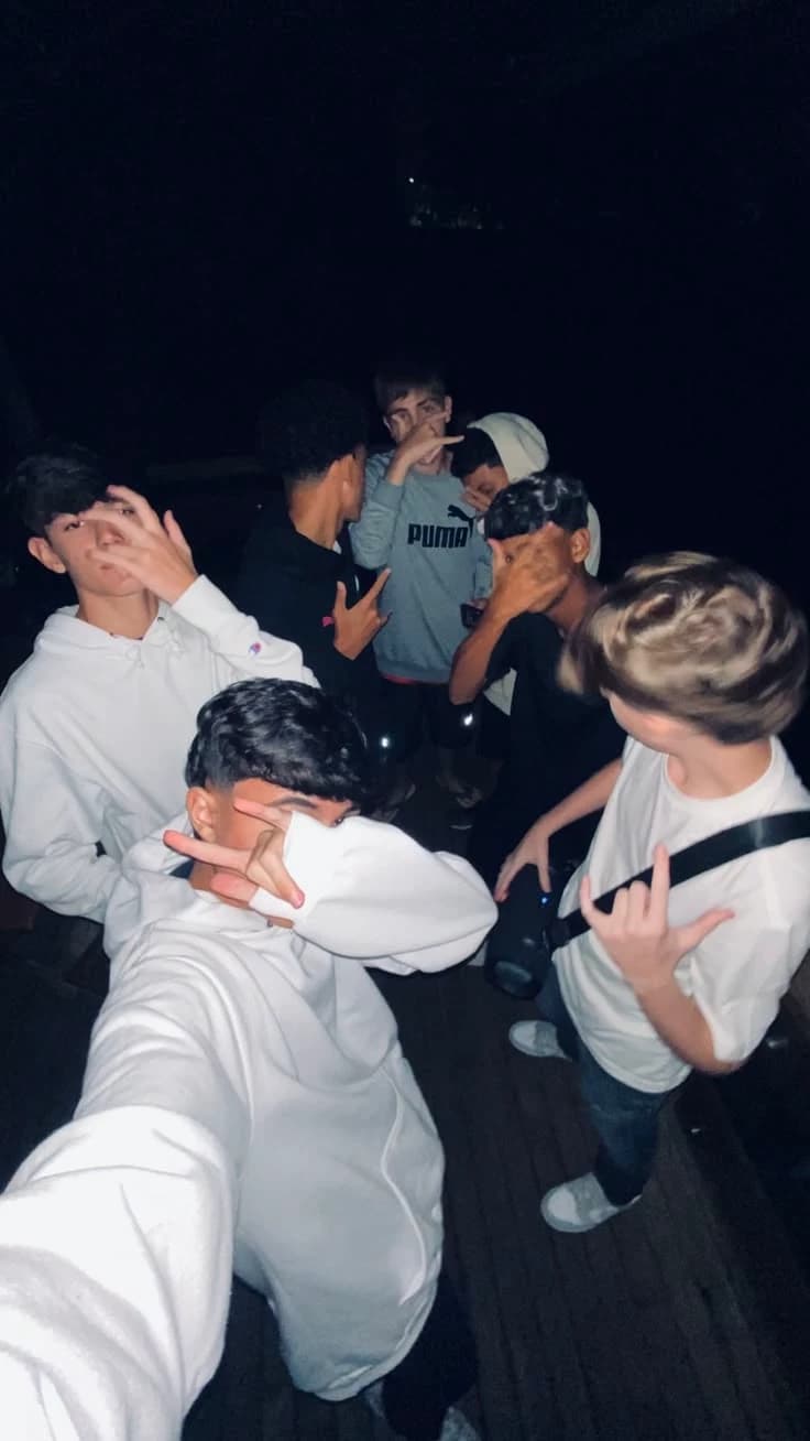Teenage friends thumbnail