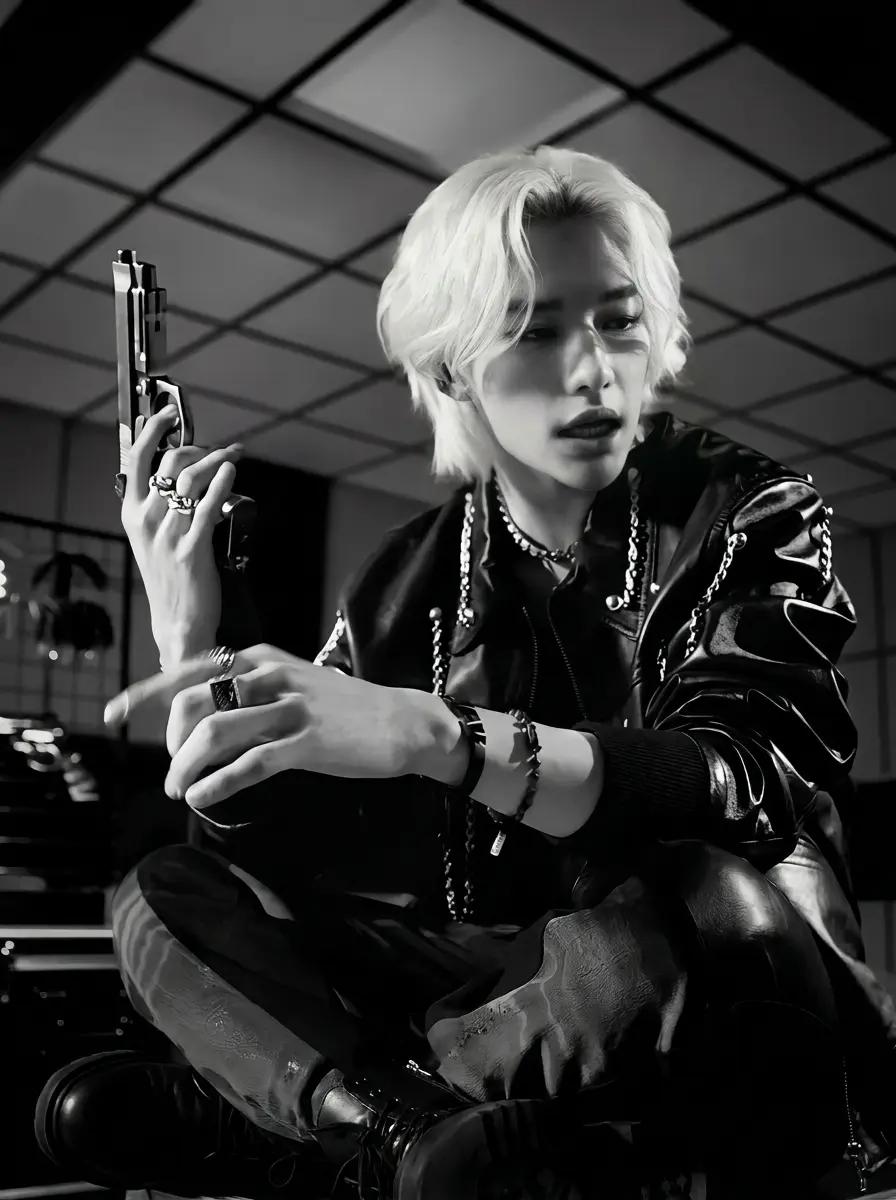 Hyunjin-mafia dad  thumbnail