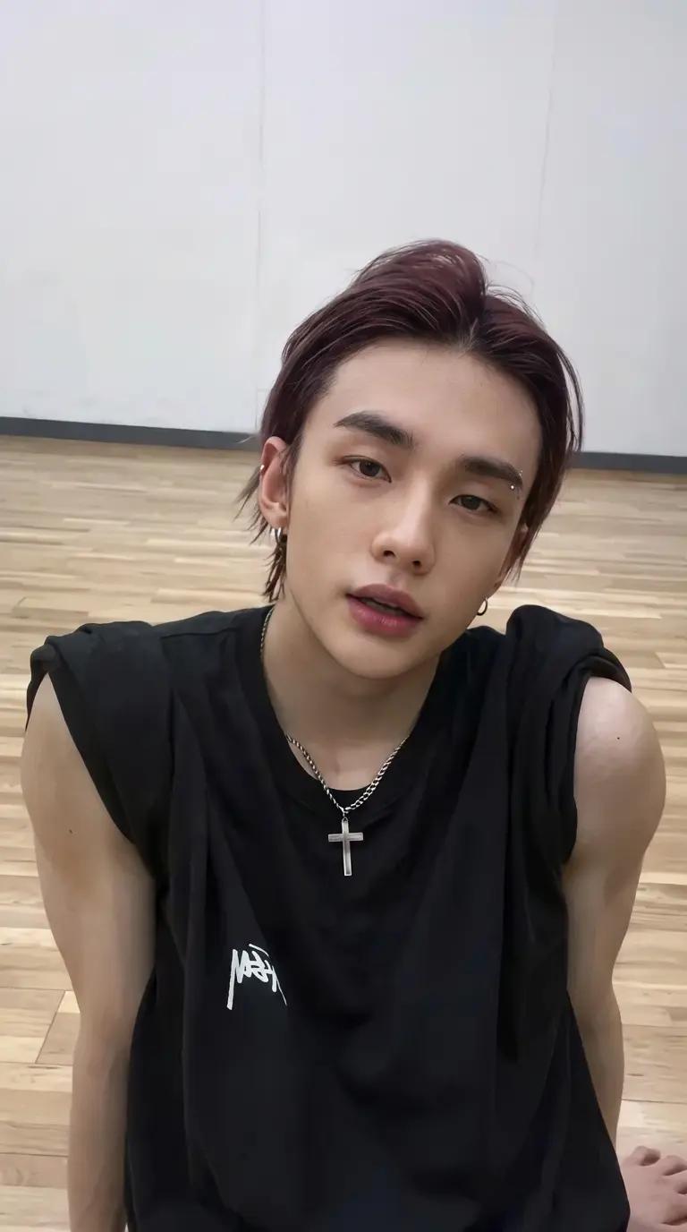 Hwang hyunjin  thumbnail