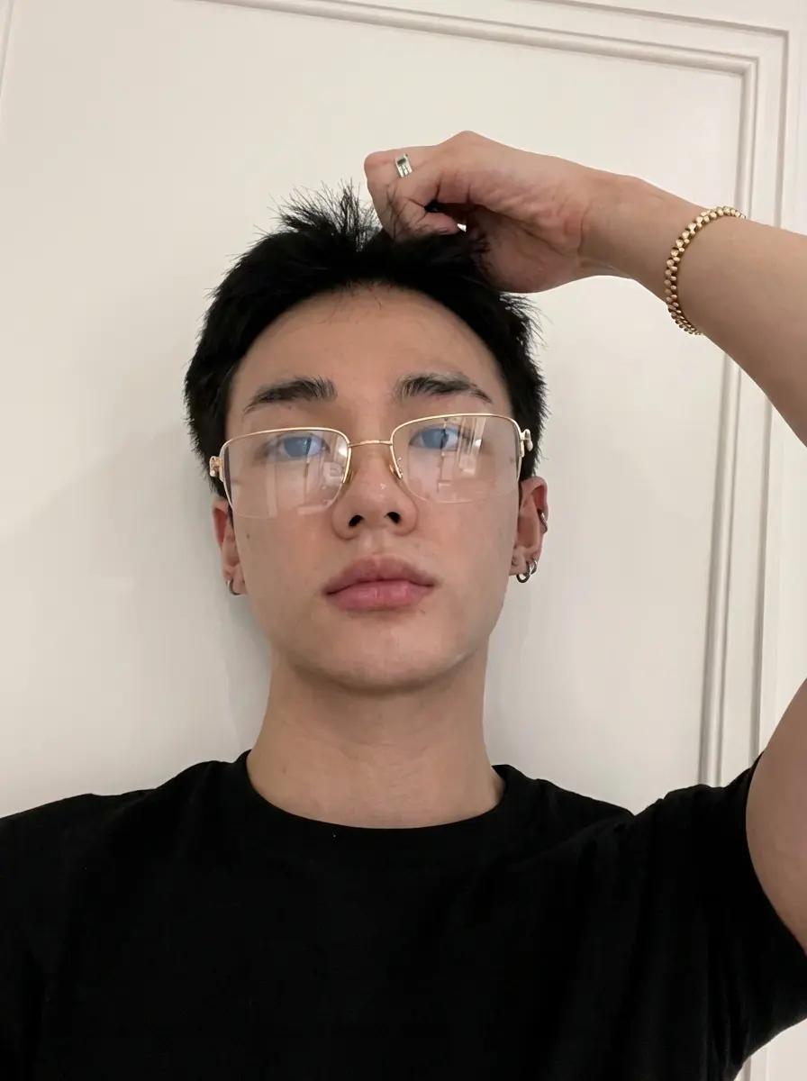 Hwang Hyunjin thumbnail