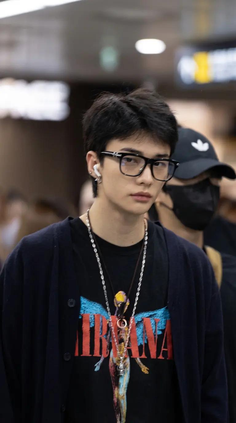 Hwang Hyunjin thumbnail