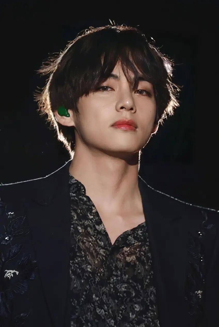 Kim Taehyung  thumbnail