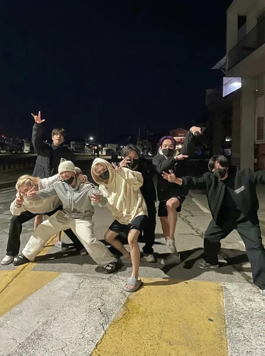 Stray Kids  thumbnail