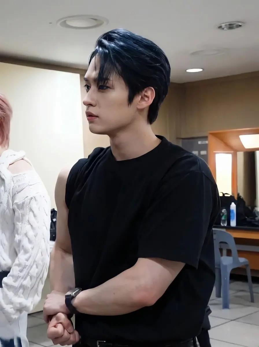 Lee know thumbnail