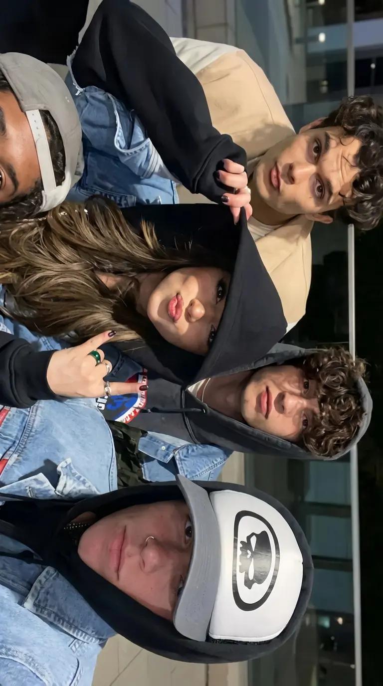 Friend group🎀 thumbnail